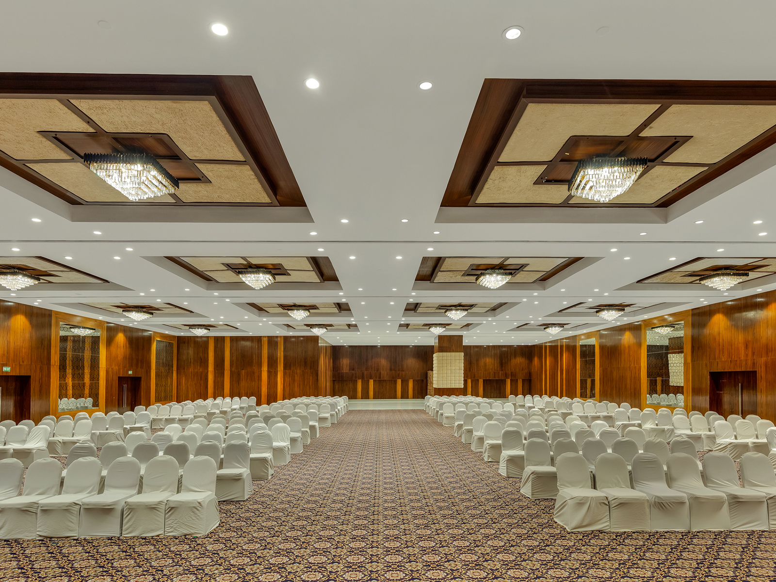 Ruby Ballroom at Sahara Star Mumbai,
              elegant wedding and conference venue with 800 guest
              capacity.