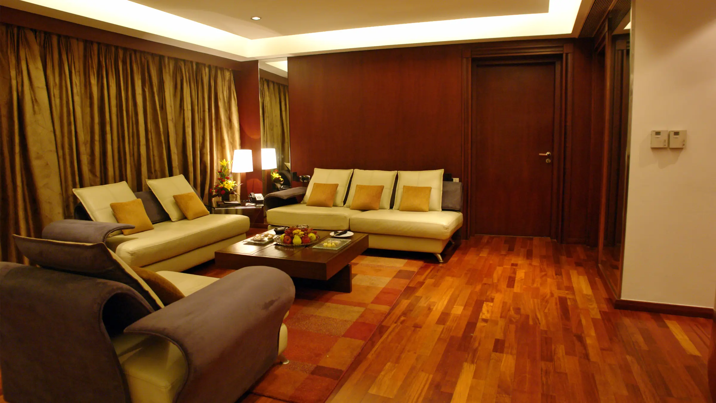 Saturn Presidential Suite